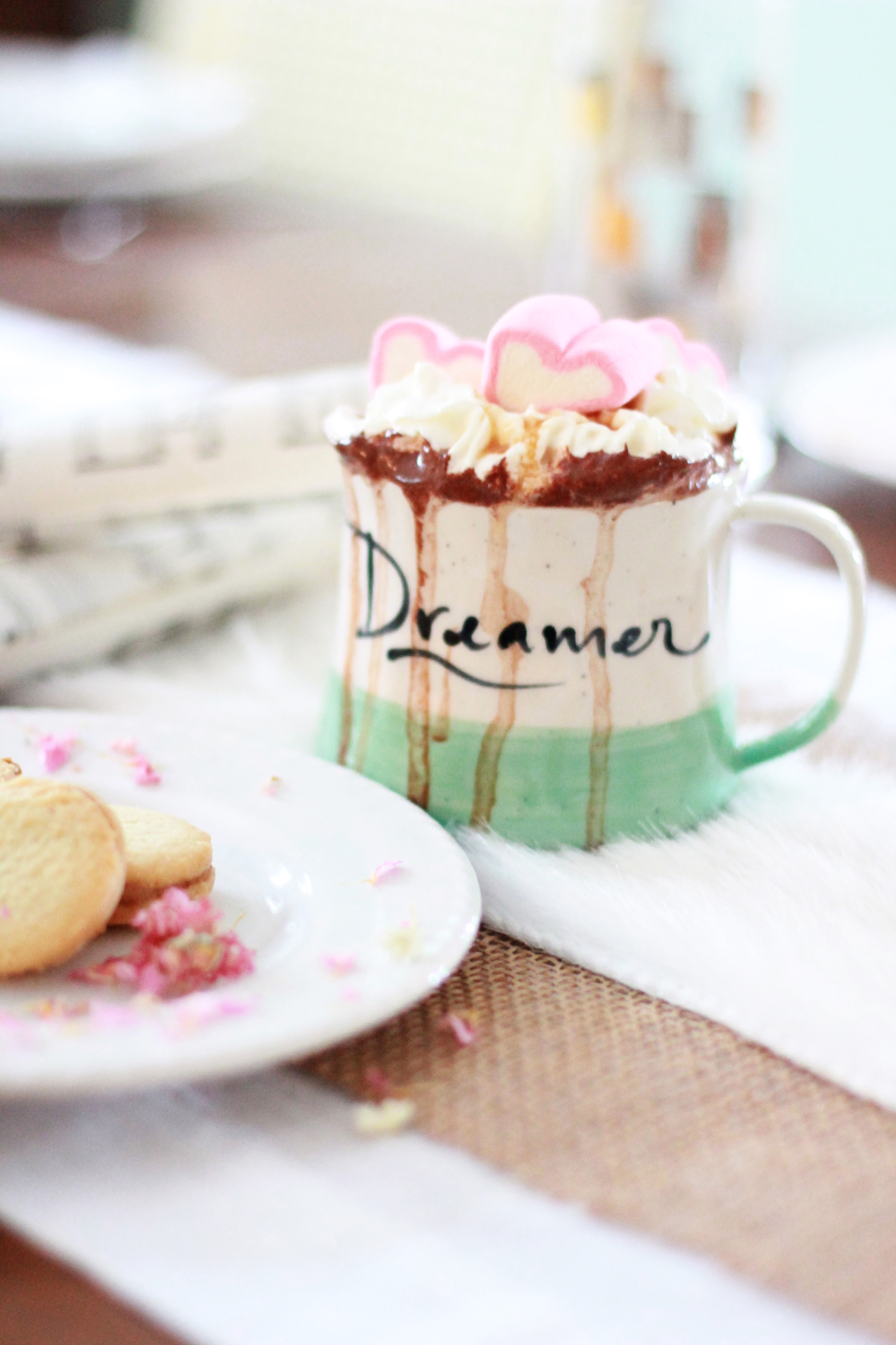 hot chocolate with marshmallows food photography, dessert photography, food styling