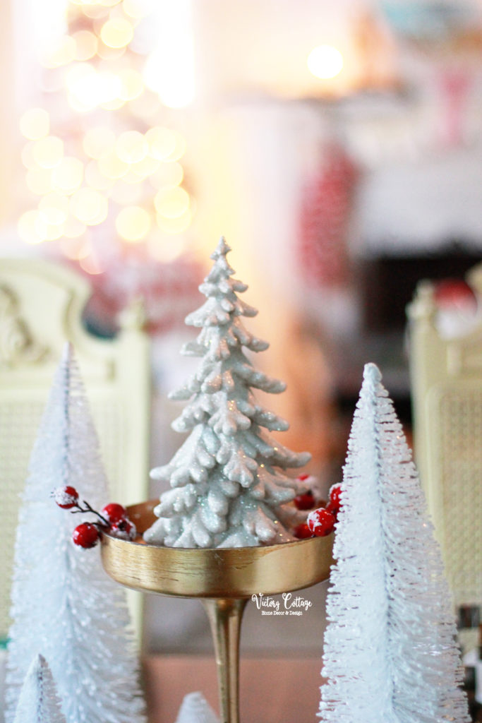 christmas tablescape in dining room