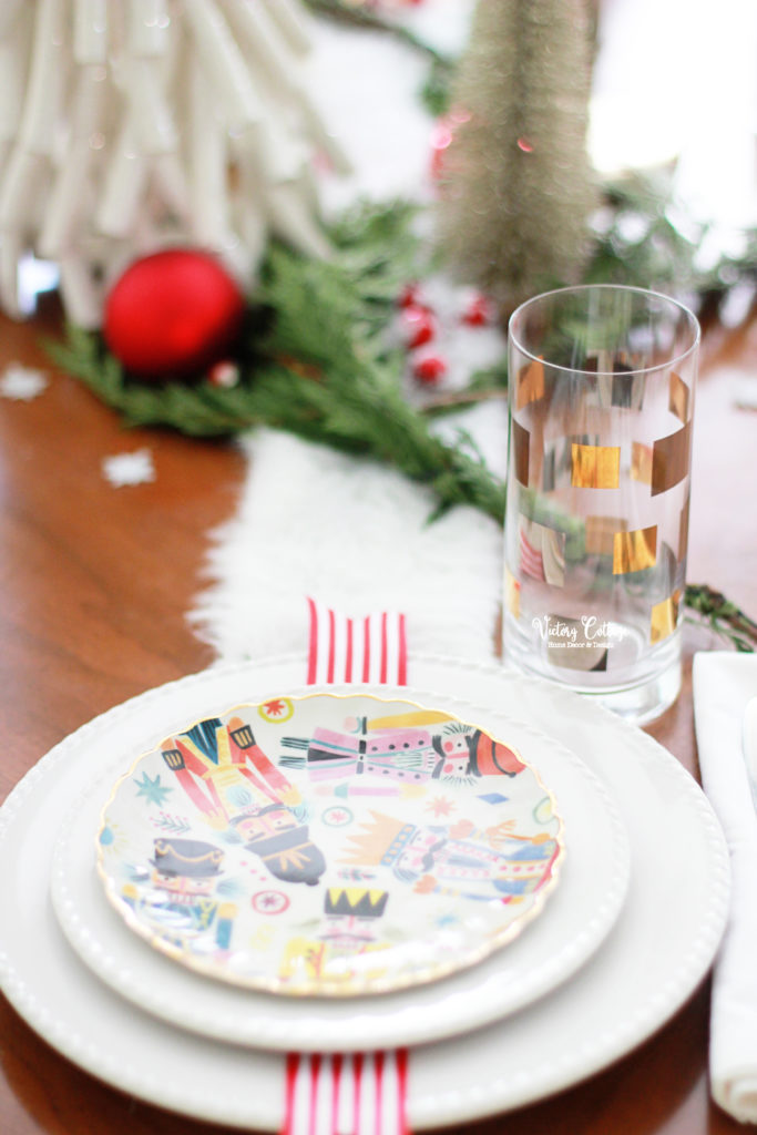 christmas tablescape in dining room