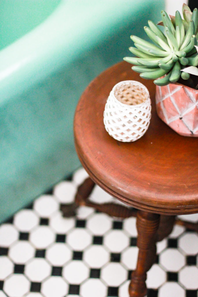 Spring decor in the bathroom