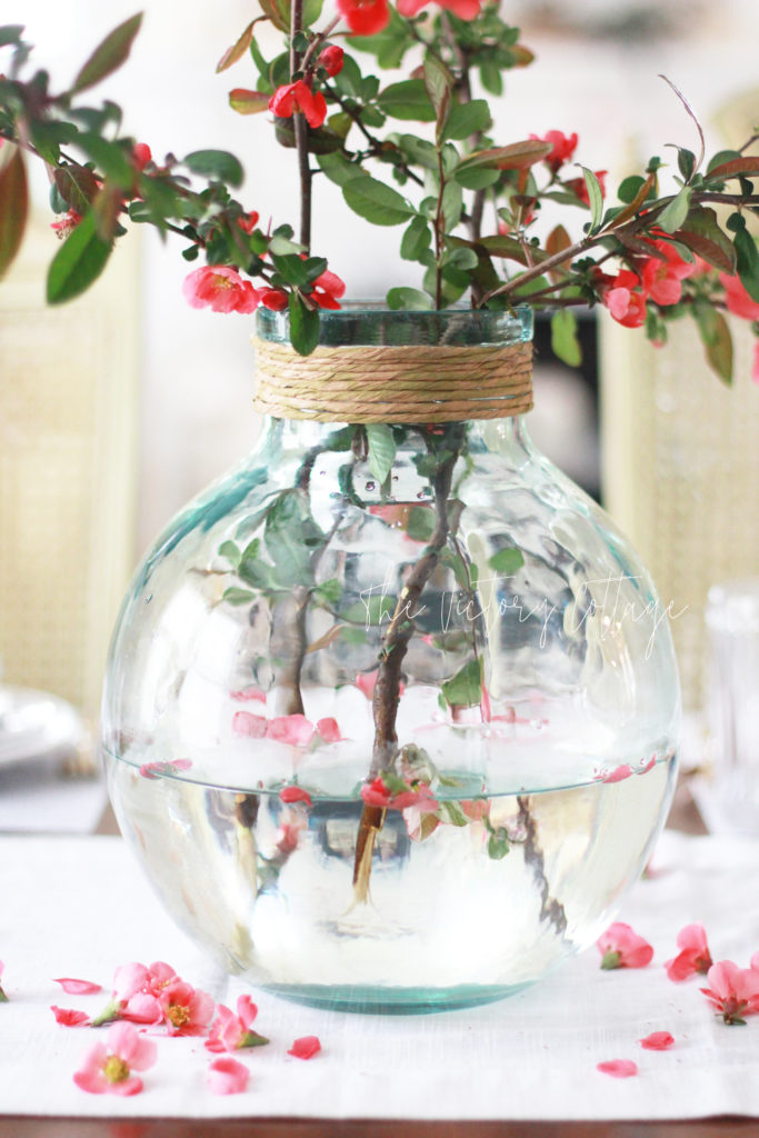 Spring decor in the dining room