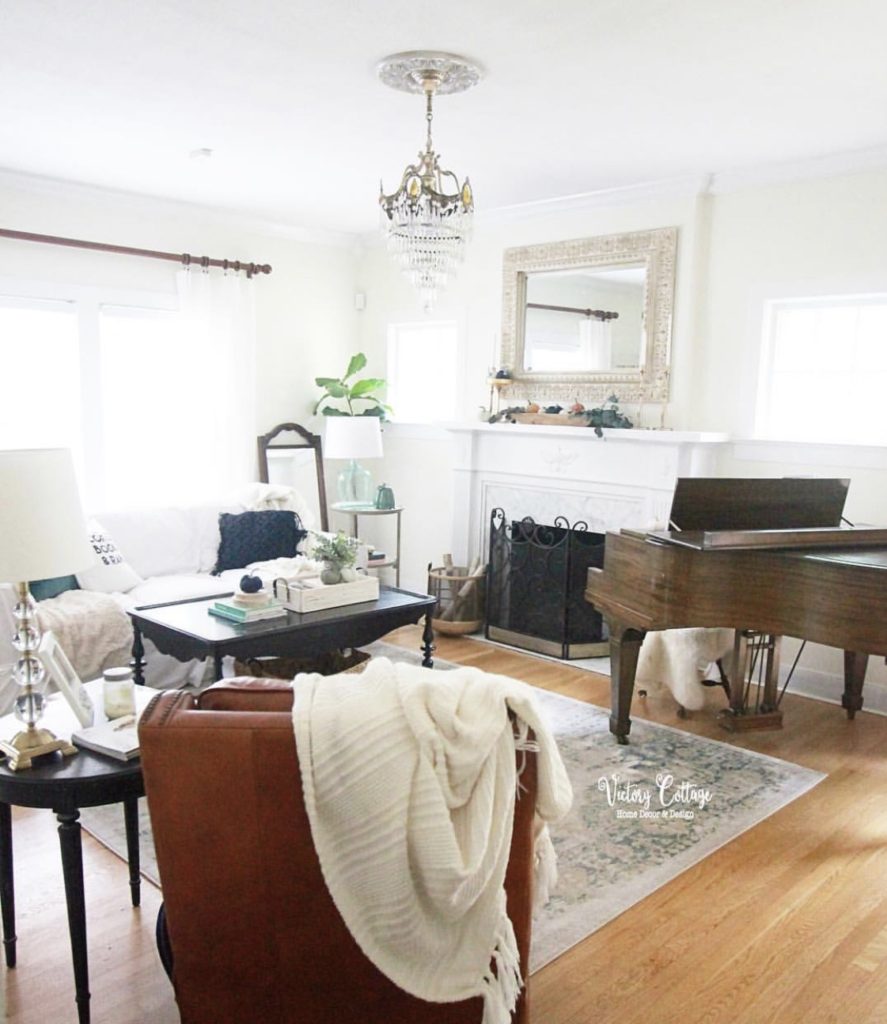 Cottage living room fireplace